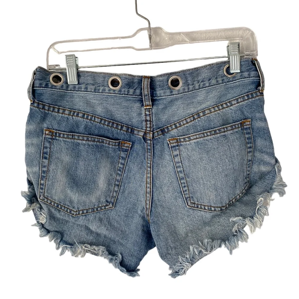 We The Free Denim Cut-off Button Fly Shorts Womens 26 - Picture 3 of 5